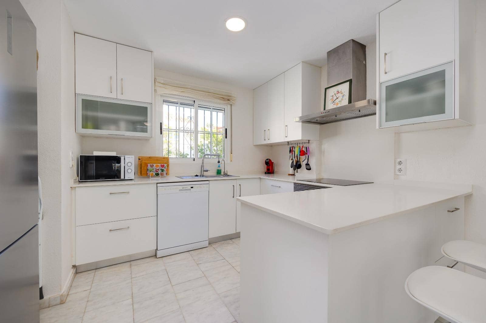 4 Zimmer Villa zu verkaufen in Filipinas mit Pool Garage - 428.000 € (Ref: 9808928)