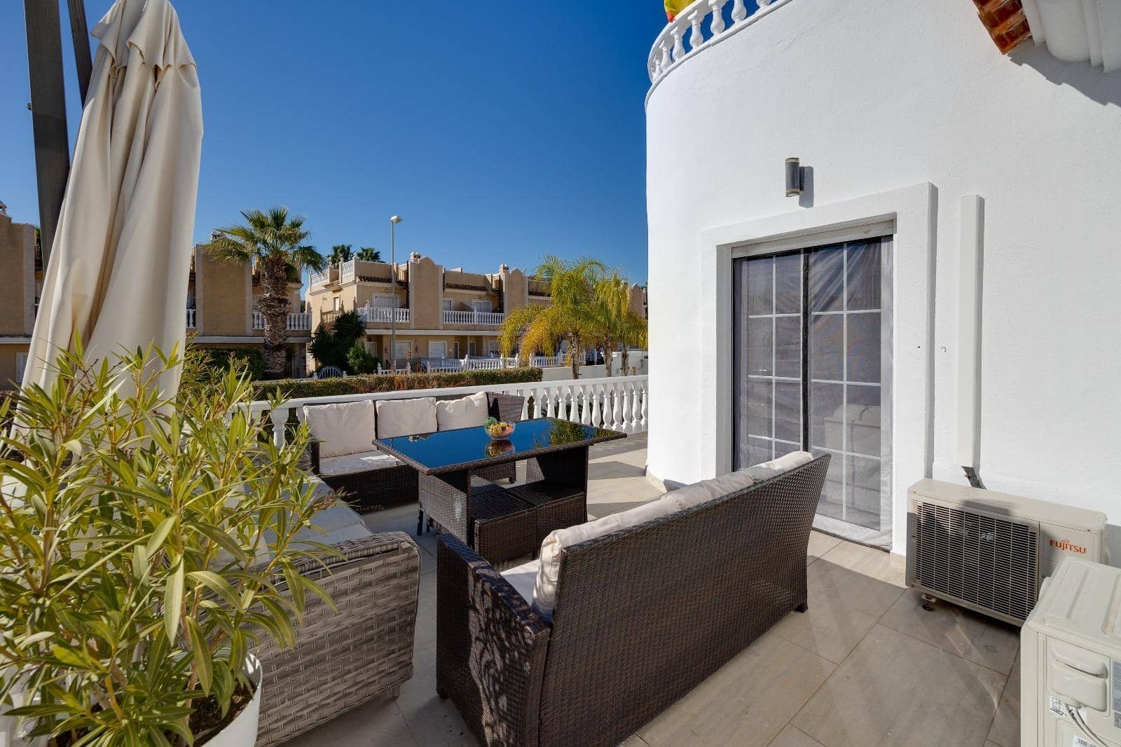 4 Zimmer Villa zu verkaufen in Filipinas mit Pool Garage - 428.000 € (Ref: 9808928)