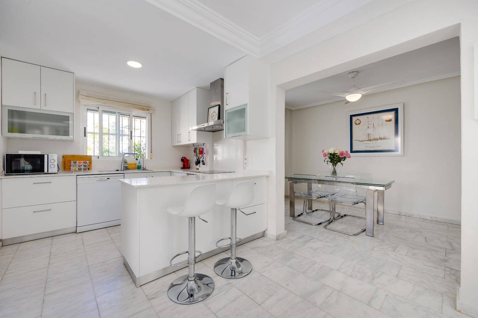 4 Zimmer Villa zu verkaufen in Filipinas mit Pool Garage - 428.000 € (Ref: 9808928)