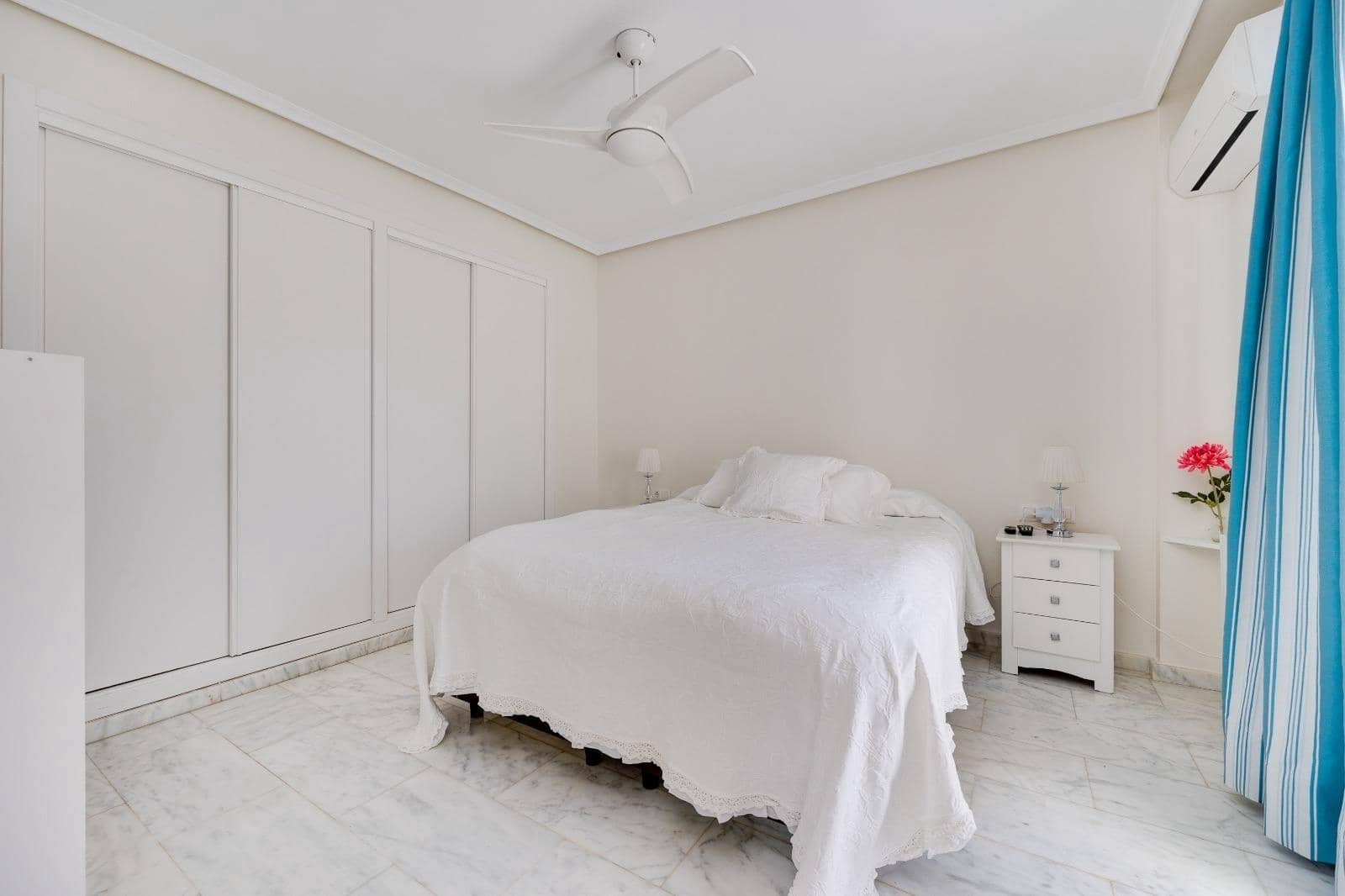 4 Zimmer Villa zu verkaufen in Filipinas mit Pool Garage - 428.000 € (Ref: 9808928)