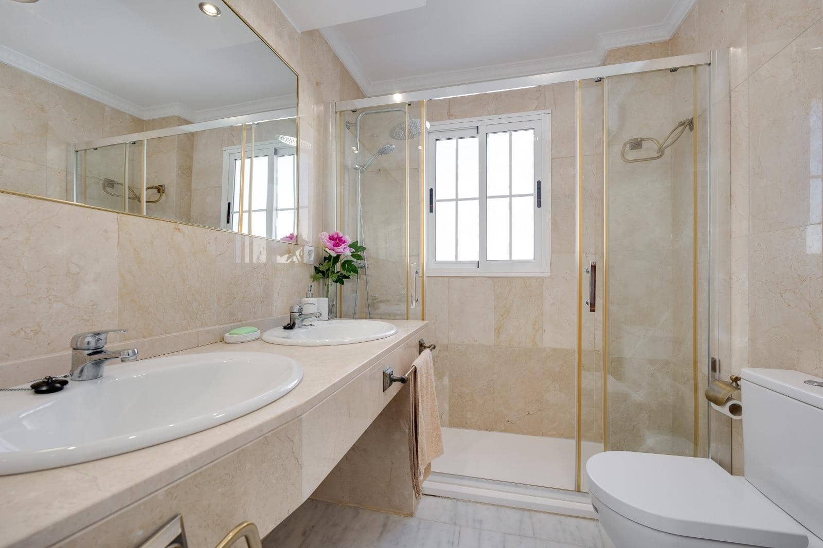 4 Zimmer Villa zu verkaufen in Filipinas mit Pool Garage - 428.000 € (Ref: 9808928)