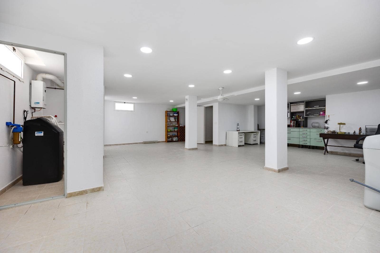 4 Zimmer Villa zu verkaufen in Filipinas mit Pool Garage - 428.000 € (Ref: 9808928)