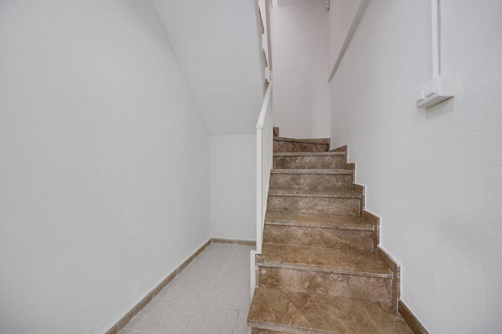 4 Zimmer Villa zu verkaufen in Filipinas mit Pool Garage - 428.000 € (Ref: 9808928)