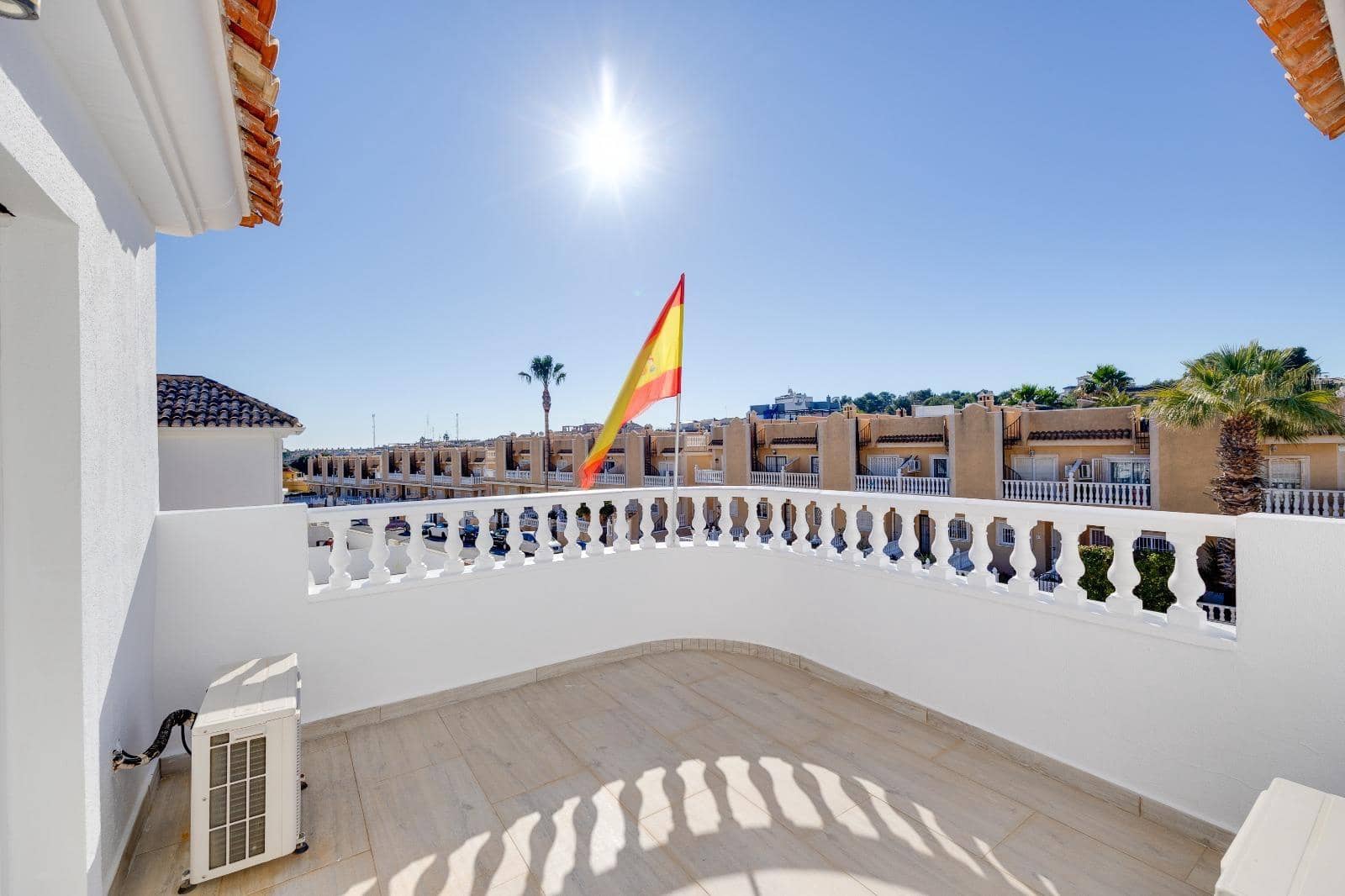 4 Zimmer Villa zu verkaufen in Filipinas mit Pool Garage - 428.000 € (Ref: 9808928)