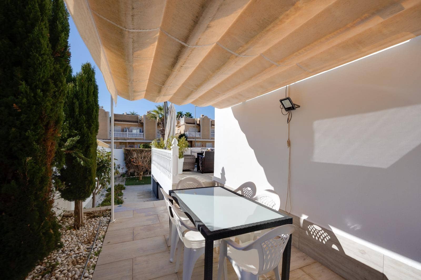 4 Zimmer Villa zu verkaufen in Filipinas mit Pool Garage - 428.000 € (Ref: 9808928)