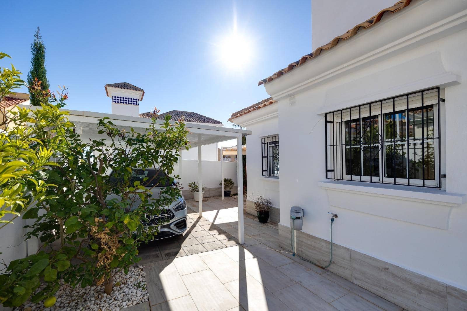 4 Zimmer Villa zu verkaufen in Filipinas mit Pool Garage - 428.000 € (Ref: 9808928)