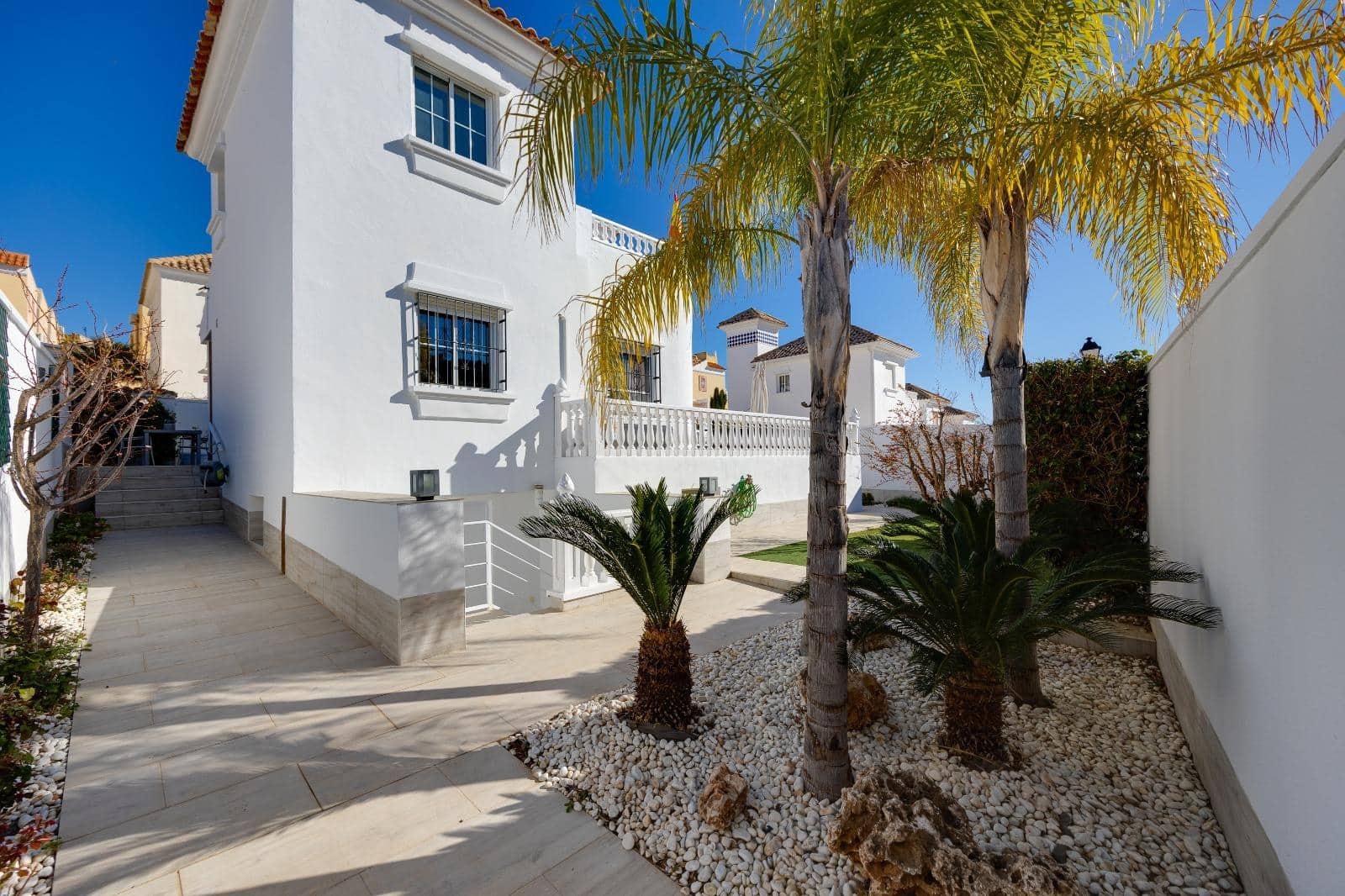 4 Zimmer Villa zu verkaufen in Filipinas mit Pool Garage - 428.000 € (Ref: 9808928)