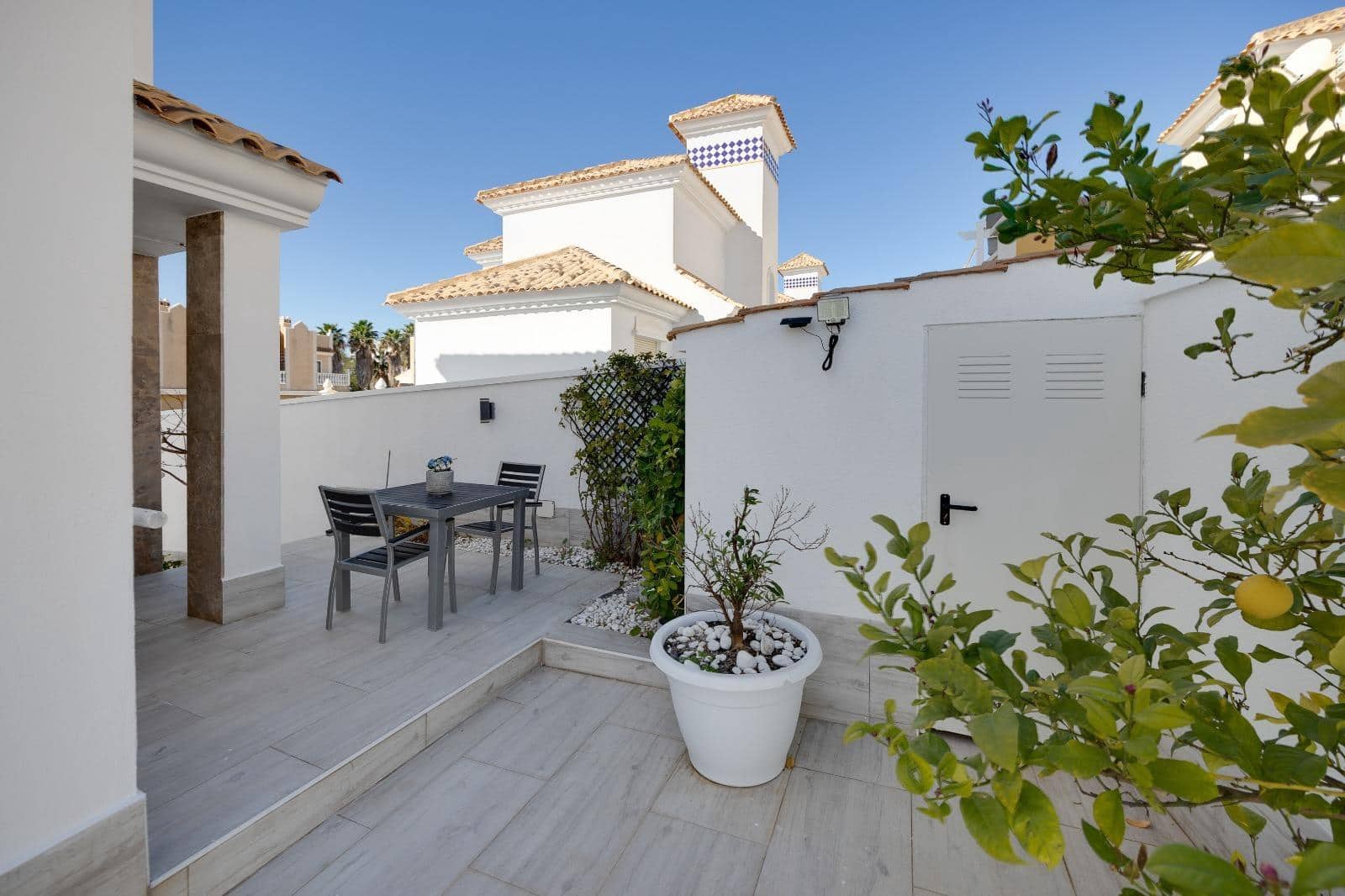 4 Zimmer Villa zu verkaufen in Filipinas mit Pool Garage - 428.000 € (Ref: 9808928)