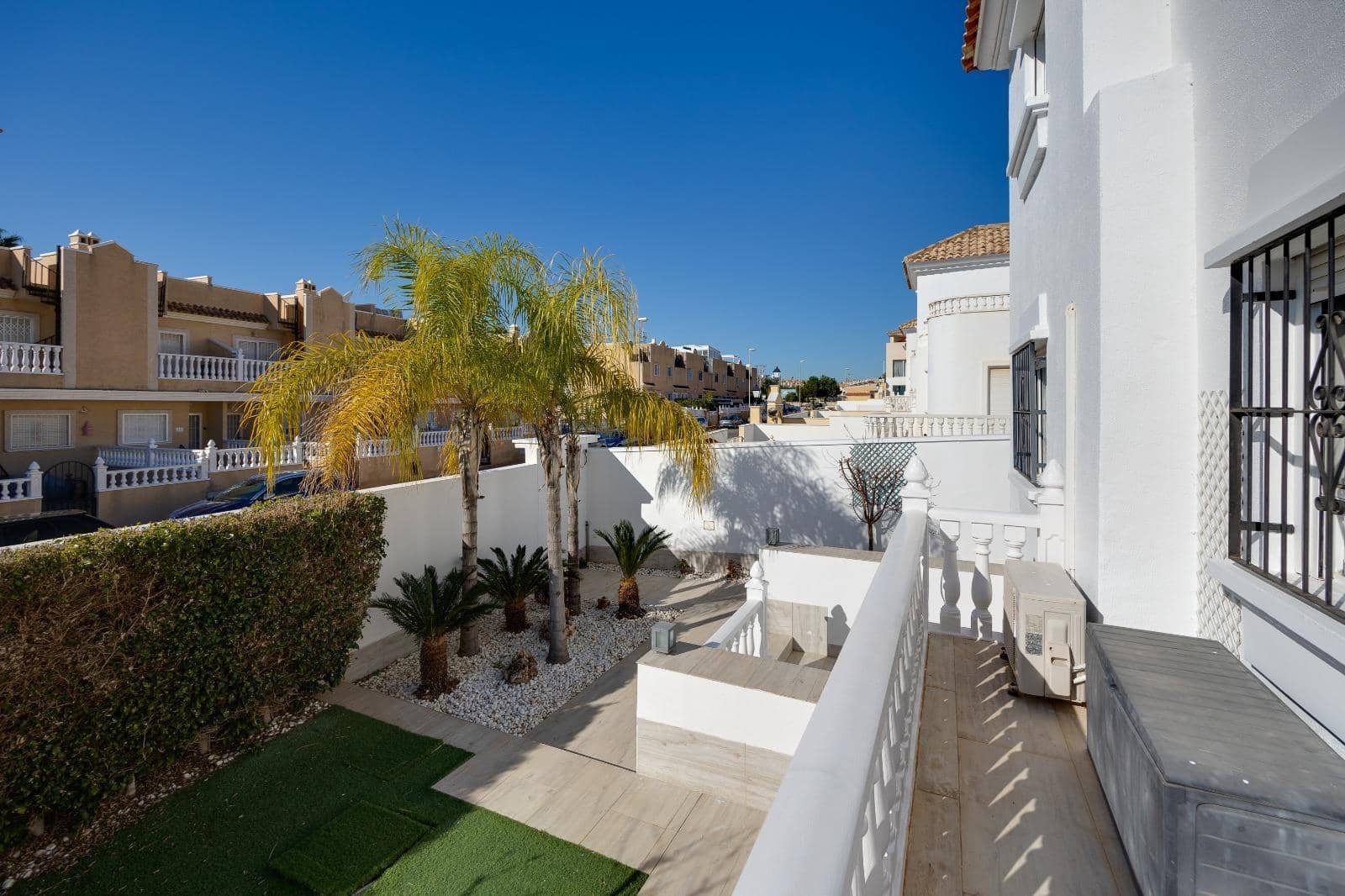 4 Zimmer Villa zu verkaufen in Filipinas mit Pool Garage - 428.000 € (Ref: 9808928)