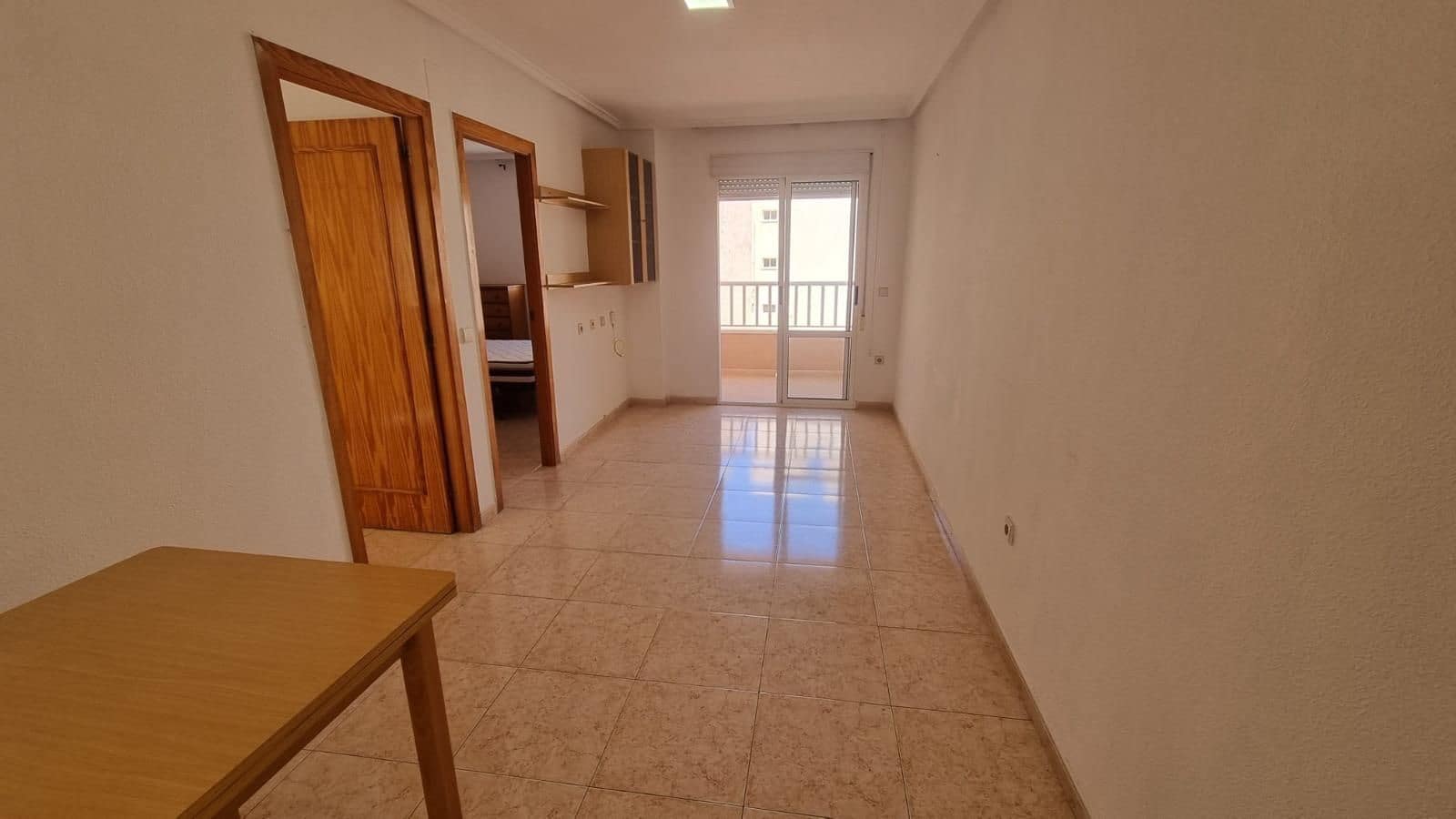 Apartamento de 2 habitaciones en Torrevieja en venta con piscina - 124.000 € (Ref: 9839378)
