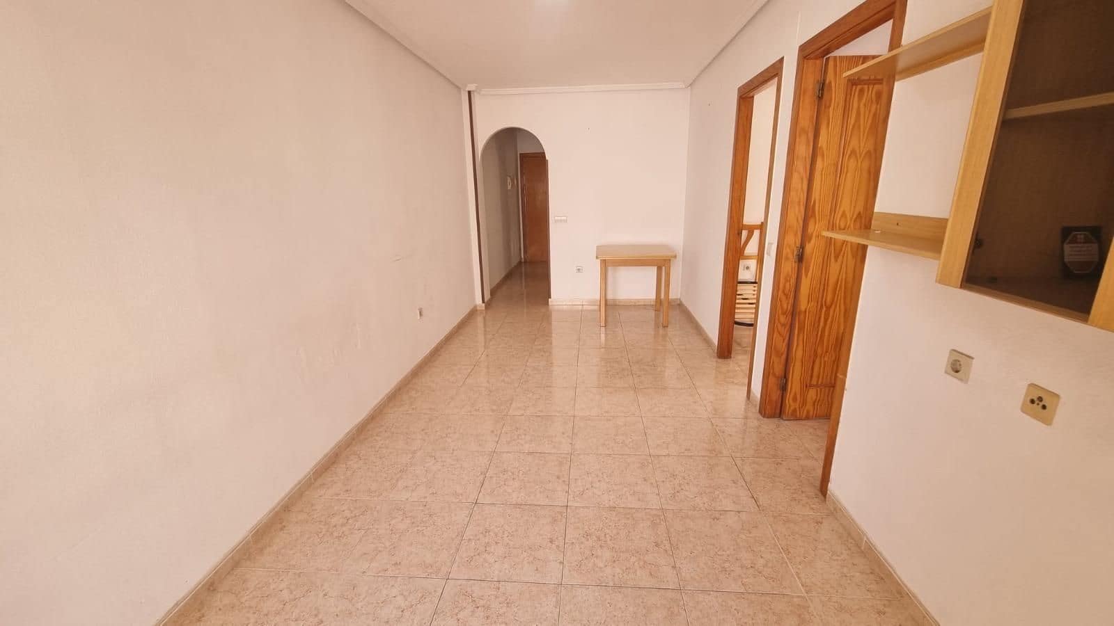 Apartamento de 2 habitaciones en Torrevieja en venta con piscina - 124.000 € (Ref: 9839378)