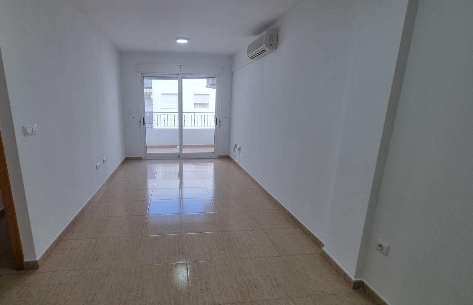 2 makuuhuone Huoneisto myytävänä paikassa Torrevieja mukana uima-altaan - 123 000 € (Ref: 9839379)