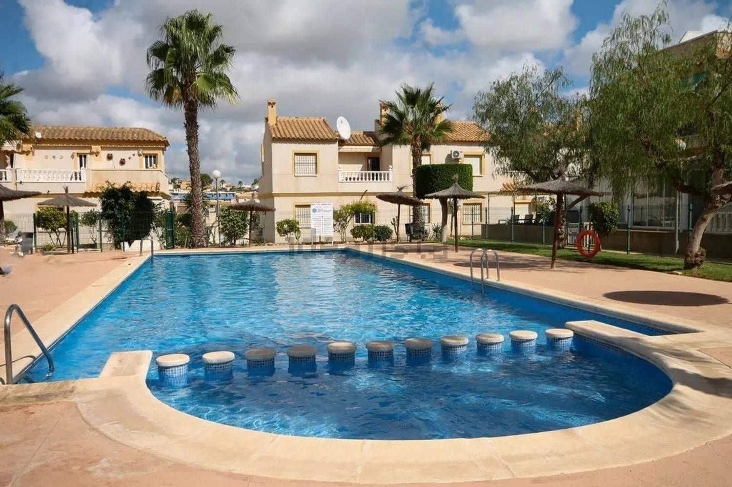 3 bedroom Villa for sale in Filipinas with pool - € 185,500 (Ref: 9839383)