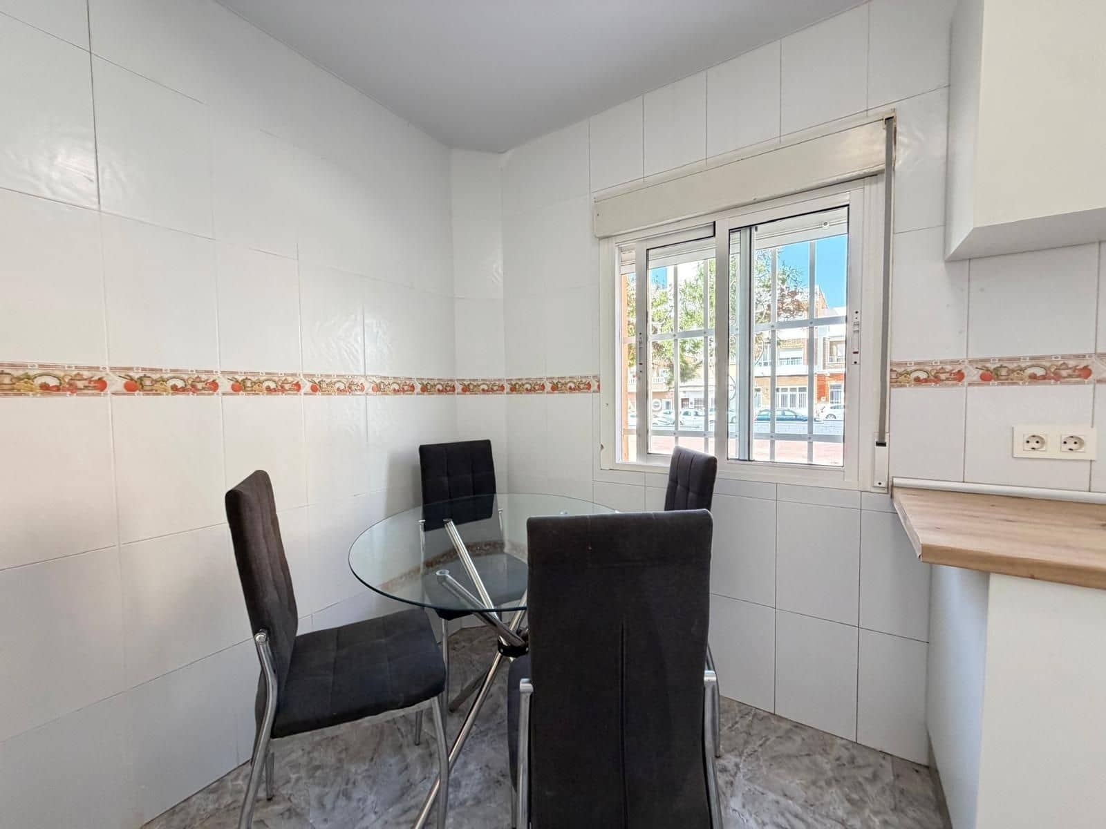 2 sovrum Lägenhet till salu i Torrevieja - 109 900 € (Ref: 9869013)