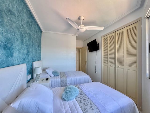 2 Zimmer Apartment zu verkaufen in Torrevieja mit Pool - 172.900 € (Ref: 9869041)
