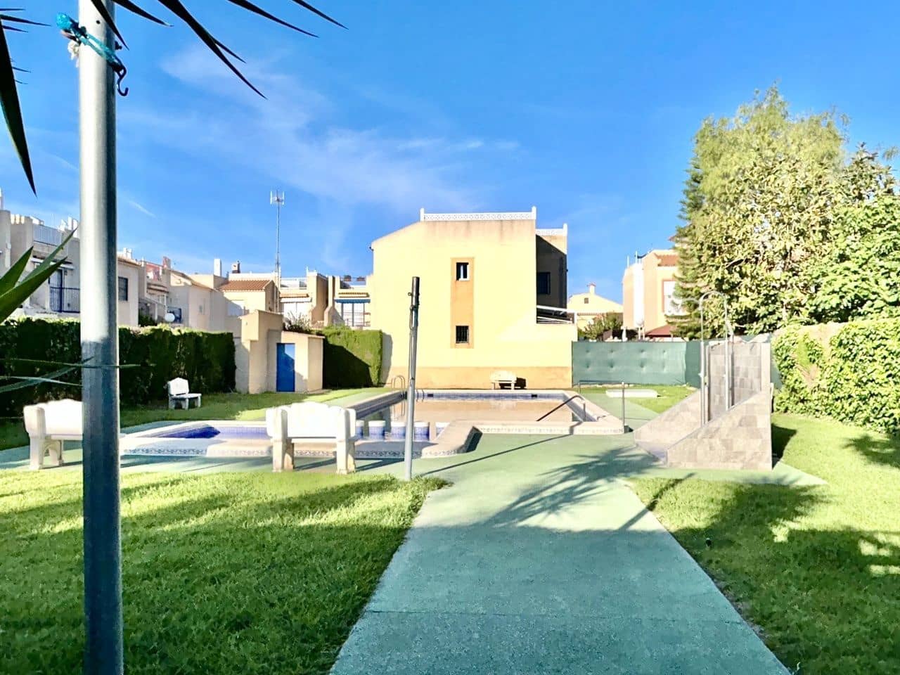 Apartamento de 2 habitaciones en Torrevieja en venta - 136.900 € (Ref: 9869063)
