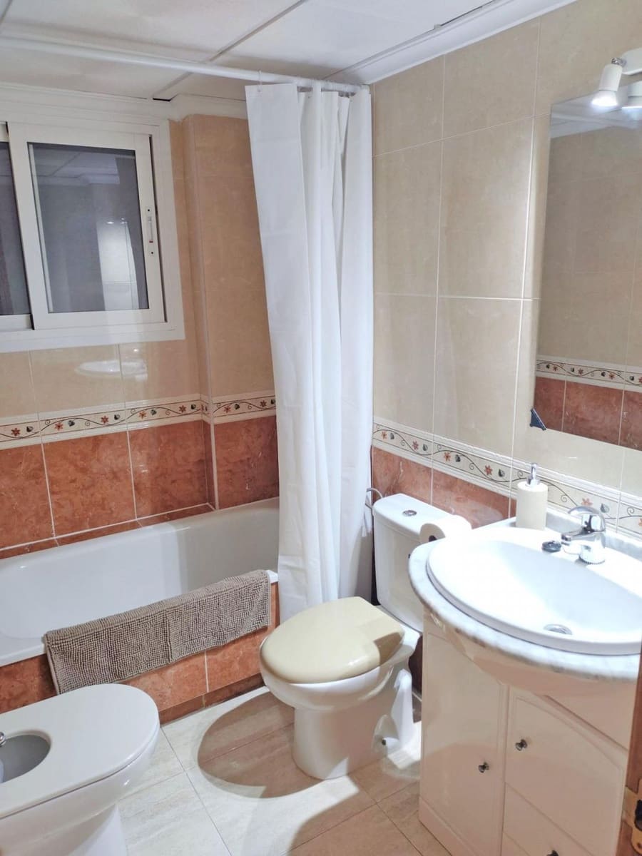 2 bedroom Apartment for sale in Guardamar del Segura with pool - € 155,000 (Ref: 9869068)