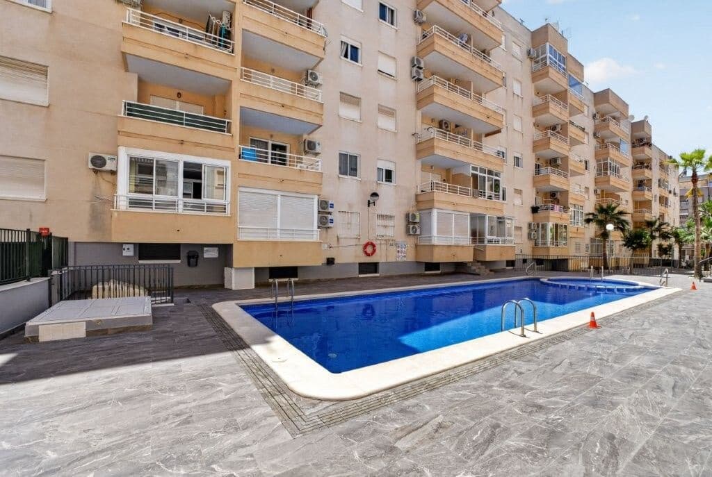 3 sovrum Lägenhet till salu i Torrevieja med pool - 159 000 € (Ref: 9869077)