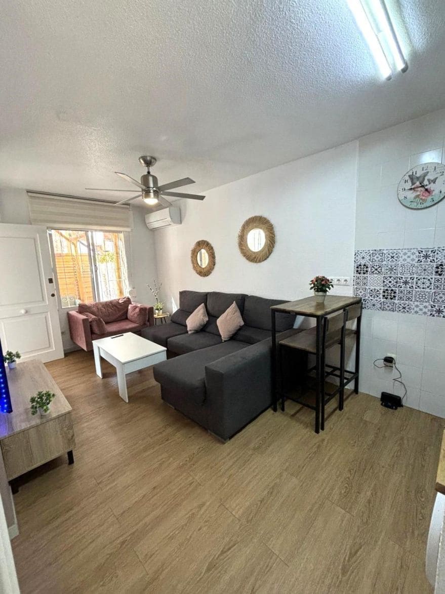 1 quarto Bungalow para venda em Torrevieja com piscina - 114 900 € (Ref: 9869080)