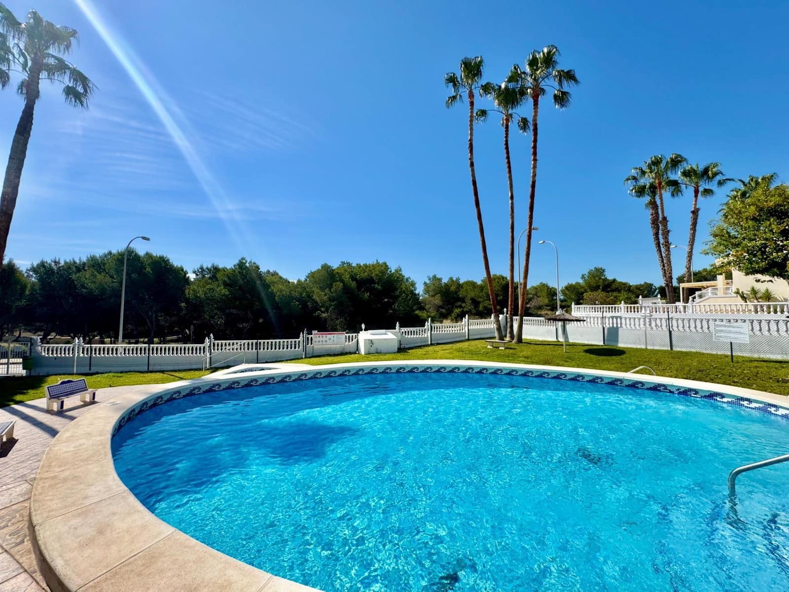 2 makuuhuone Bungalow myytävänä paikassa Orihuela Costa mukana uima-altaan - 220 000 € (Ref: 9869082)