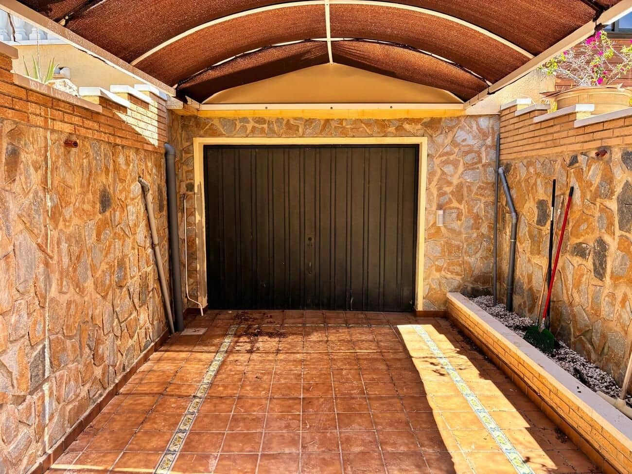 4 quarto Moradia para venda em La Siesta com piscina - 490 000 € (Ref: 9869092)
