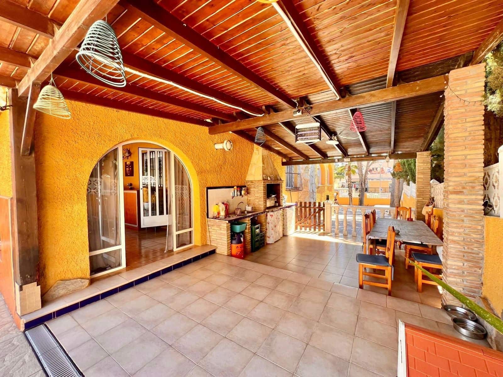 2 soveværelse Villa til salg i La Siesta med swimmingpool - € 420.000 (Ref: 9869095)