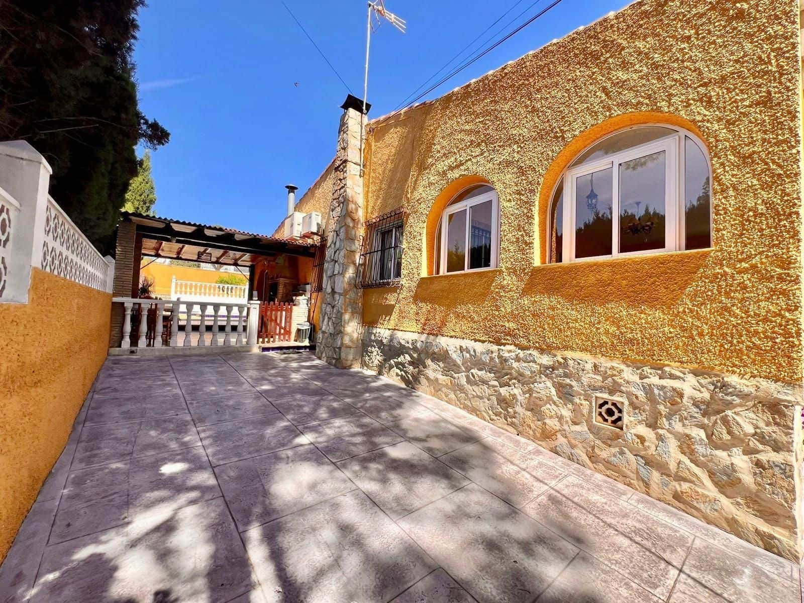 2 soveværelse Villa til salg i La Siesta med swimmingpool - € 420.000 (Ref: 9869095)