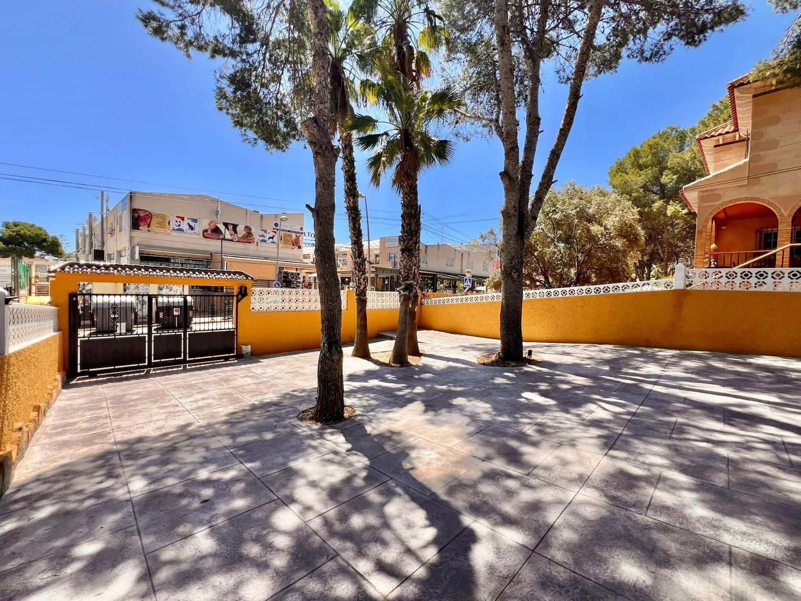 2 soveværelse Villa til salg i La Siesta med swimmingpool - € 420.000 (Ref: 9869095)