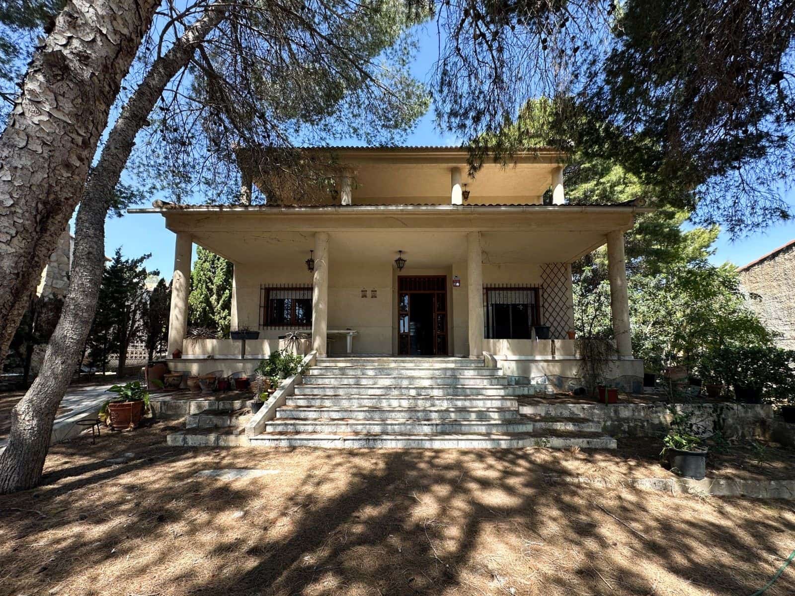 8 soveværelse Villa til salg i La Siesta med swimmingpool - € 550.000 (Ref: 9869120)