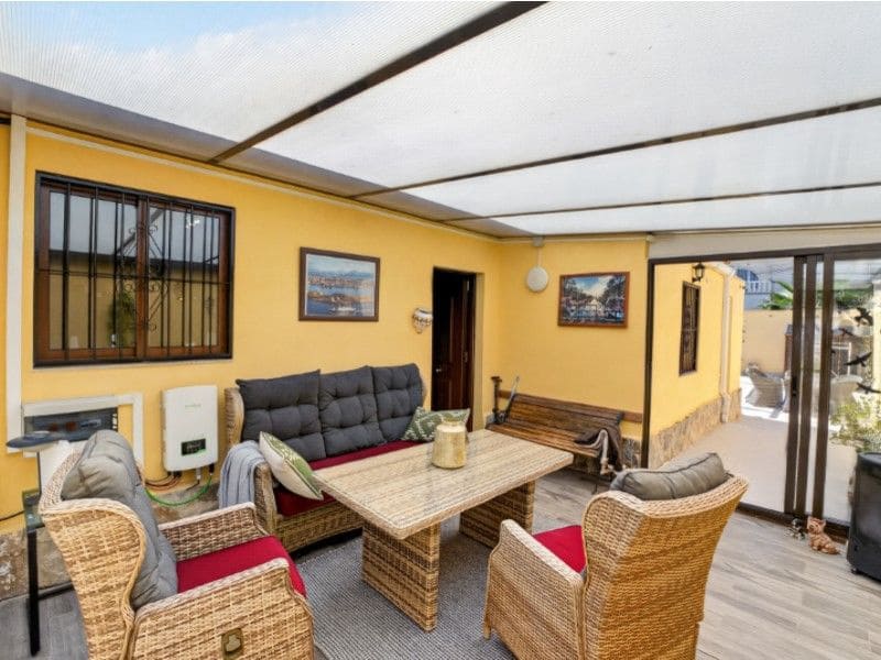 Chalet de 3 habitaciones en Torrevieja en venta - 496.000 € (Ref: 9869139)