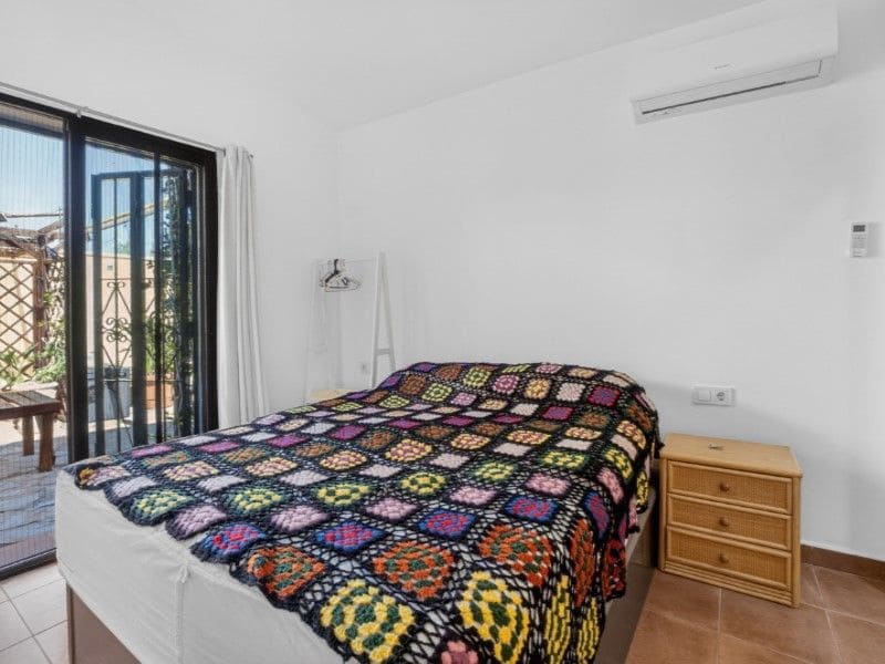 Chalet de 3 habitaciones en Torrevieja en venta - 496.000 € (Ref: 9869139)