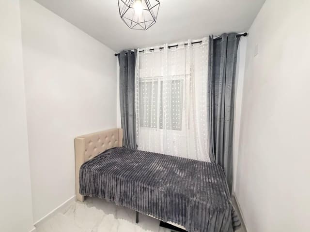 2 bedroom Apartment for sale in Torrevieja with pool - € 139,900 (Ref: 9869148)