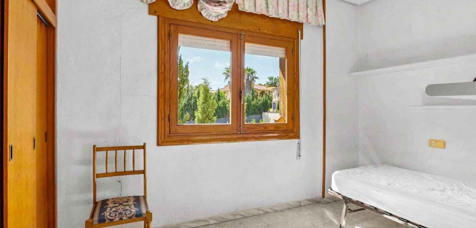 8 soveværelse Villa til salg i La Siesta med swimmingpool garage - € 550.000 (Ref: 9869203)