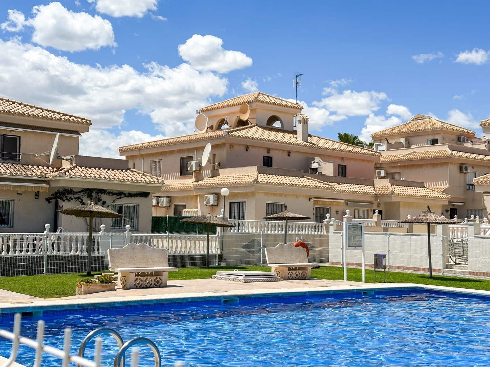 2 slaapkamer Appartement te koop in Playa Flamenca - € 185.000 (Ref: 9869213)