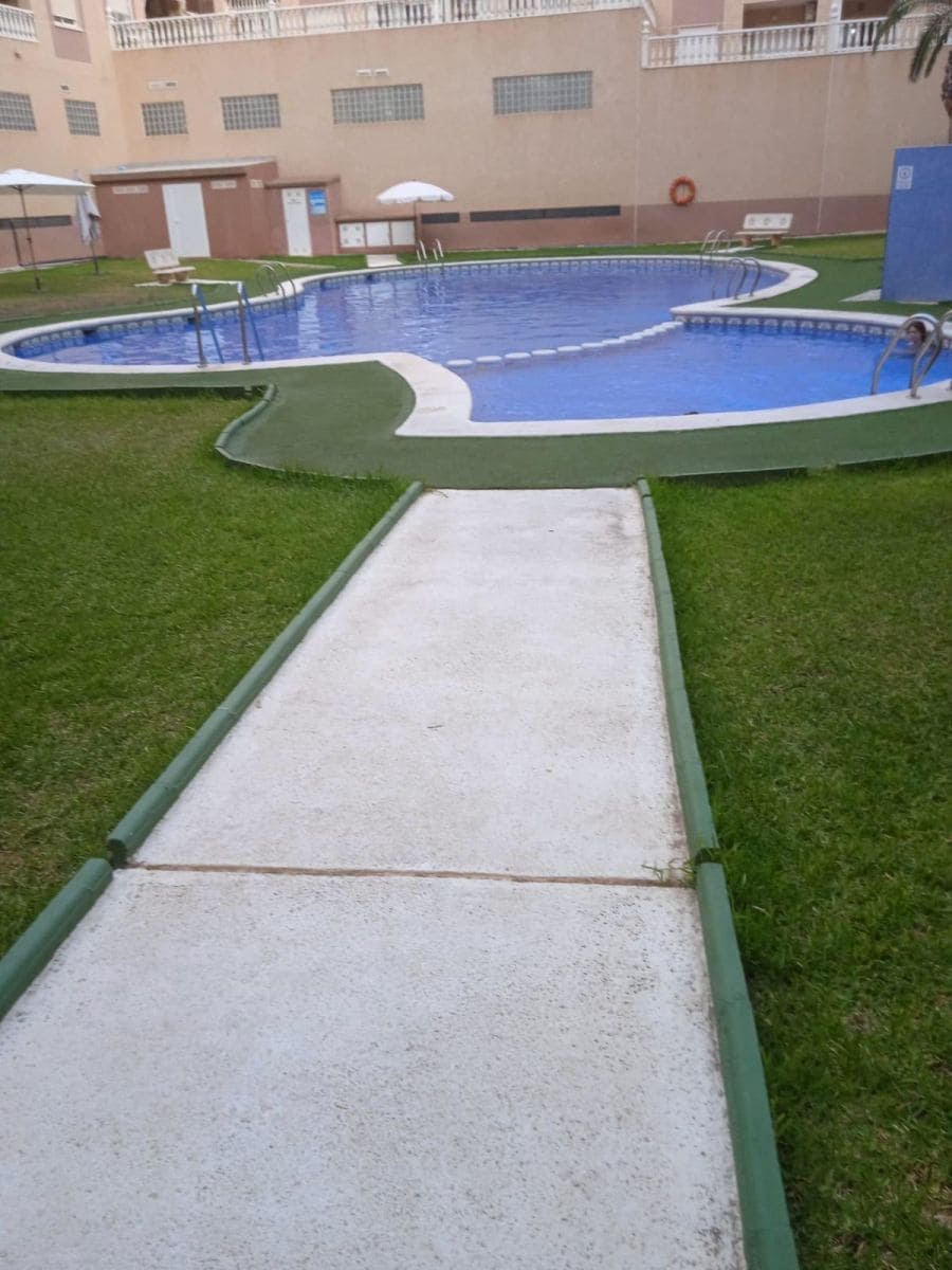 2 Zimmer Apartment zu verkaufen in Torrevieja mit Pool - 134.900 € (Ref: 9869215)