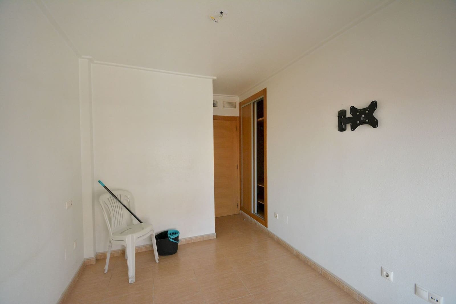 2 bedroom Apartment for sale in Guardamar del Segura - € 147,000 (Ref: 9869228)