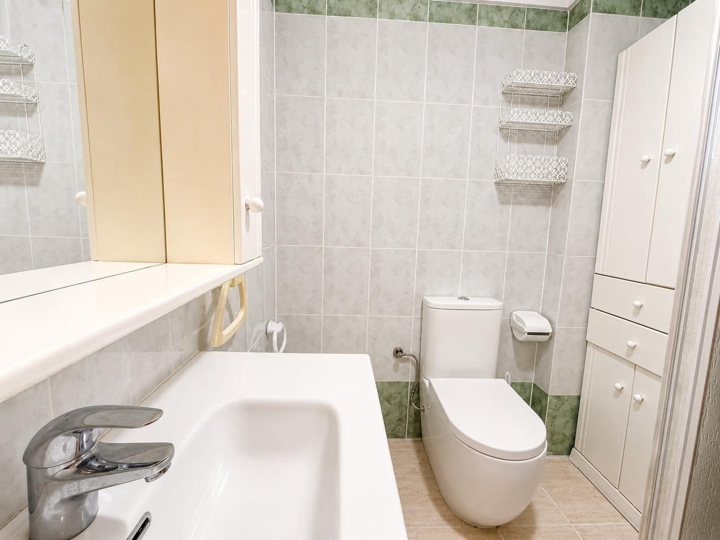 2 makuuhuone Huoneisto myytävänä paikassa Torrevieja mukana uima-altaan - 135 900 € (Ref: 9869243)