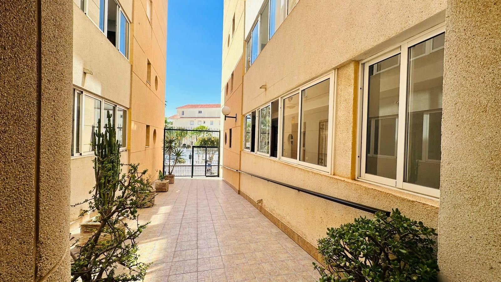 2 bedroom Apartment for sale in Torrevieja - € 116,950 (Ref: 9869281)