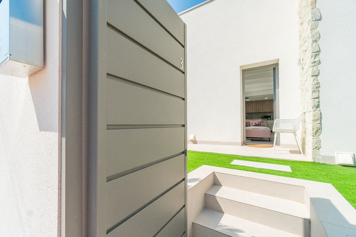 3 Zimmer Villa zu verkaufen in San Miguel de Salinas mit Pool - 524.900 € (Ref: 9869288)