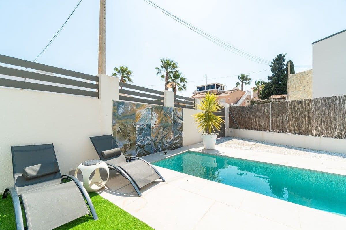 3 Zimmer Villa zu verkaufen in San Miguel de Salinas mit Pool - 524.900 € (Ref: 9869288)