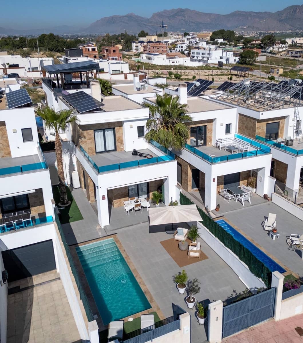 3 bedroom Villa for sale in Bigastro with pool - € 349,000 (Ref: 9869323)
