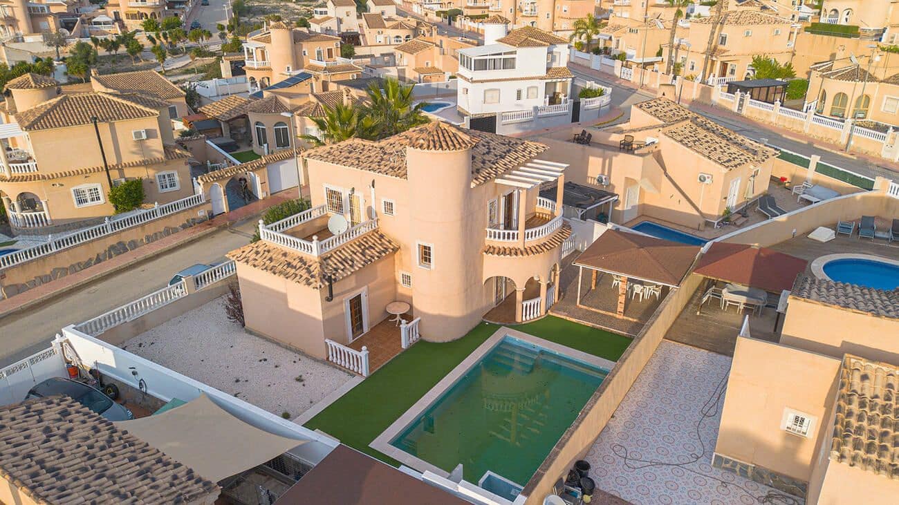 4 bedroom Villa for sale in Almoradi with pool - € 385,000 (Ref: 9869341)