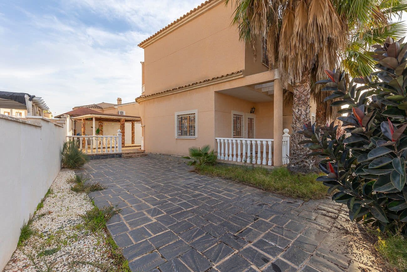 4 bedroom Villa for sale in Almoradi with pool - € 385,000 (Ref: 9869341)
