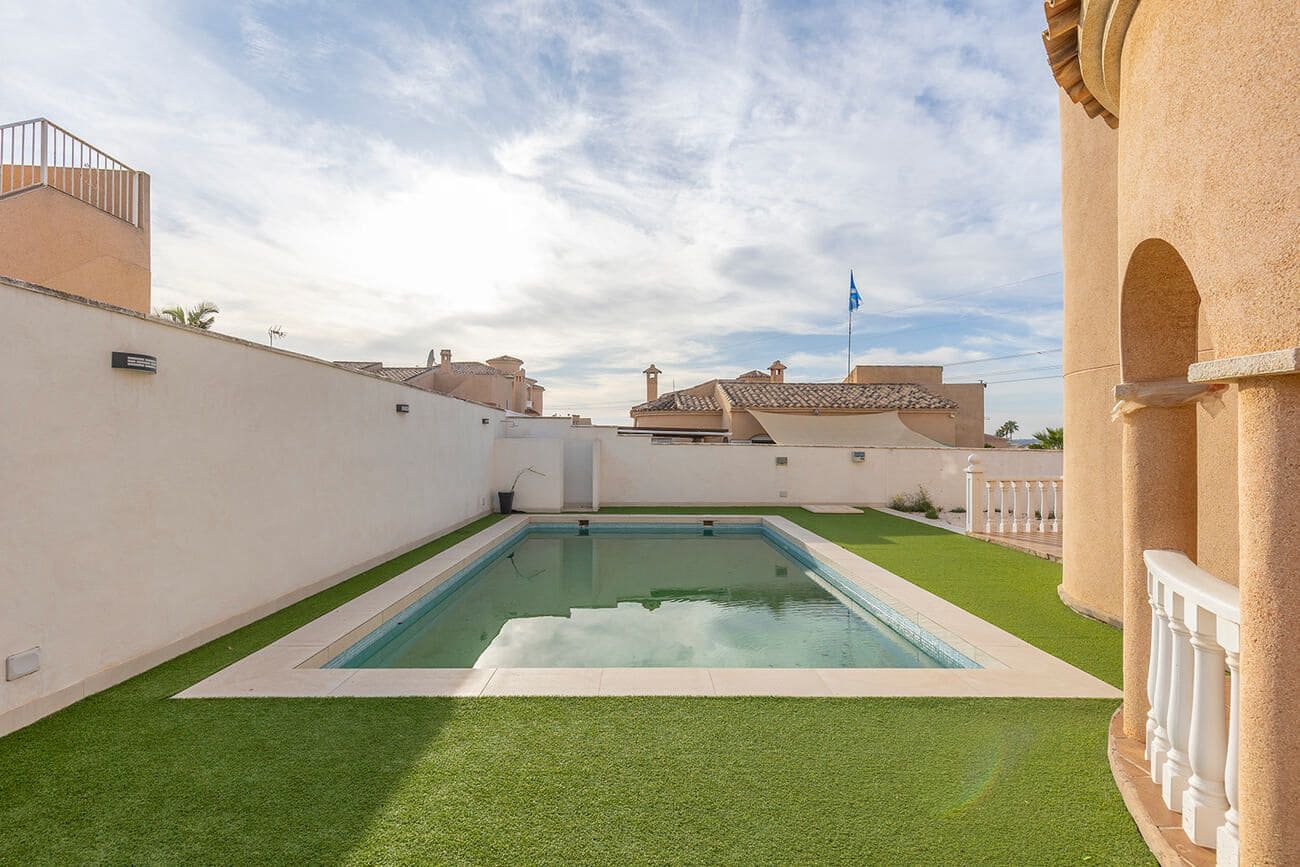 4 bedroom Villa for sale in Almoradi with pool - € 385,000 (Ref: 9869341)