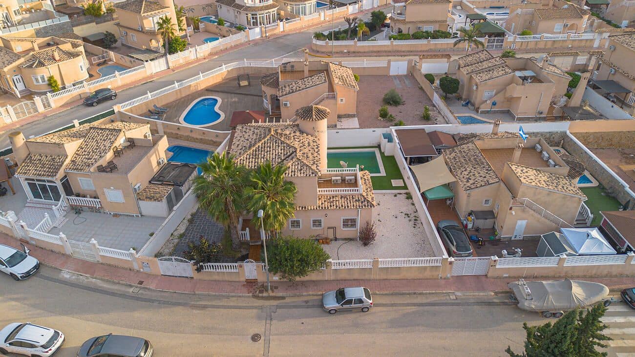 4 bedroom Villa for sale in Almoradi with pool - € 385,000 (Ref: 9869341)