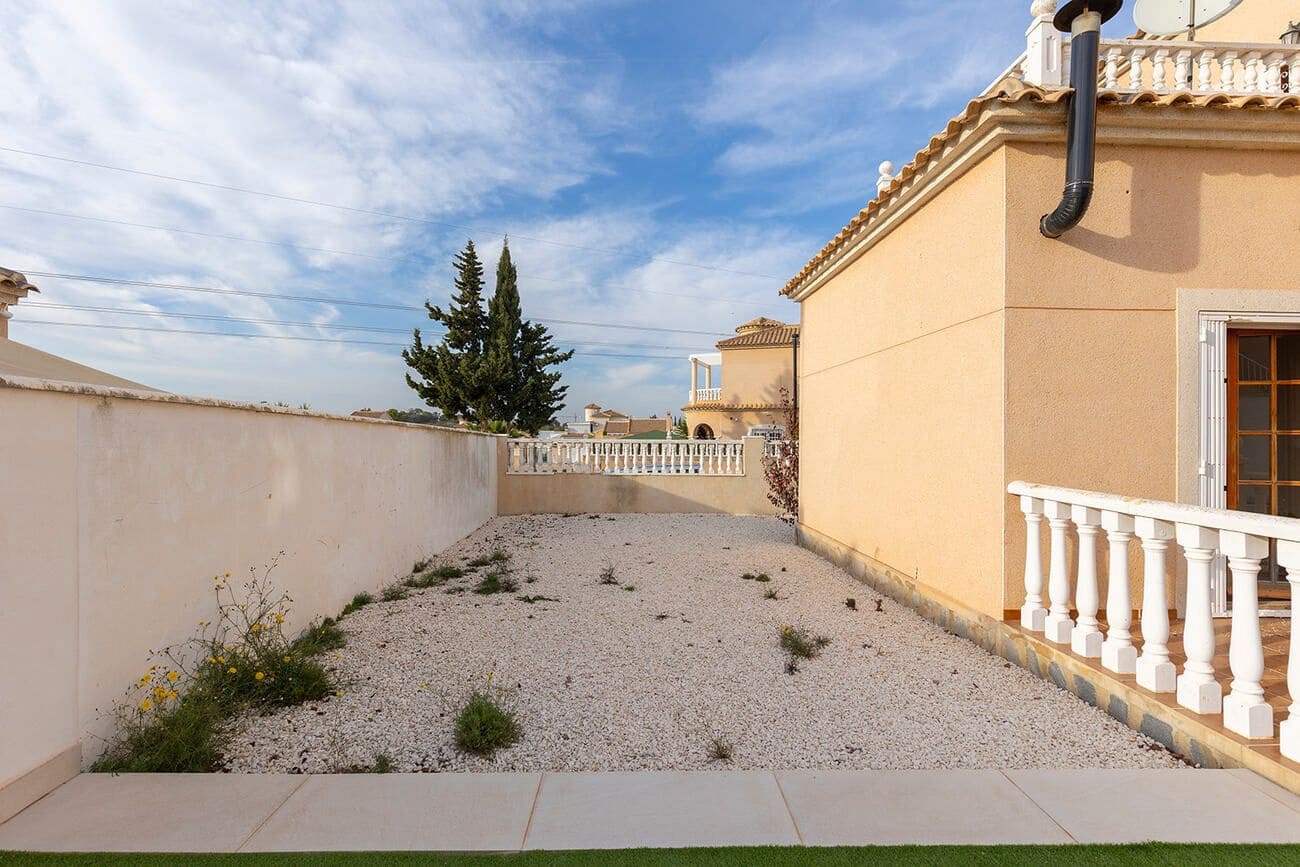 4 bedroom Villa for sale in Almoradi with pool - € 385,000 (Ref: 9869341)