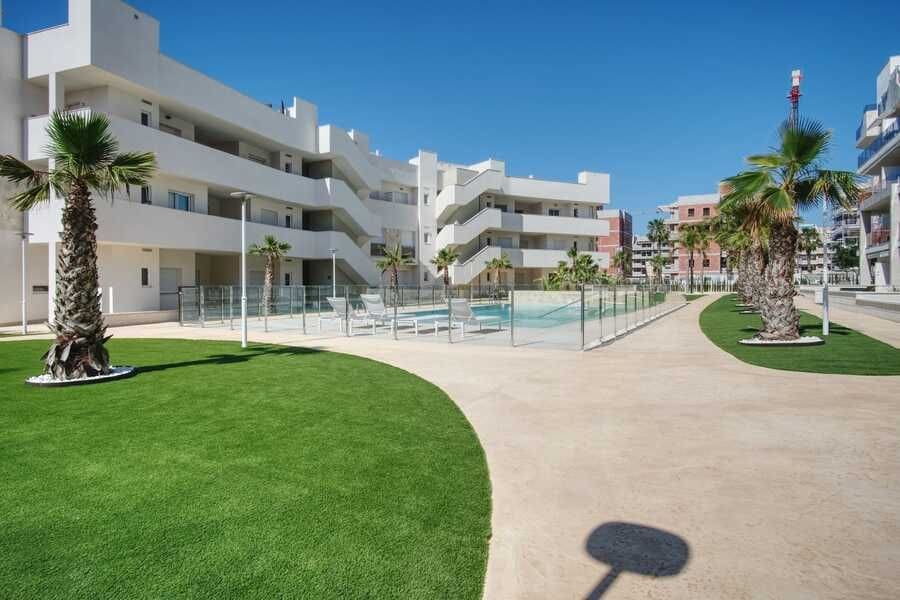 2 bedroom Apartment for sale in Guardamar del Segura - € 287,500 (Ref: 9869351)