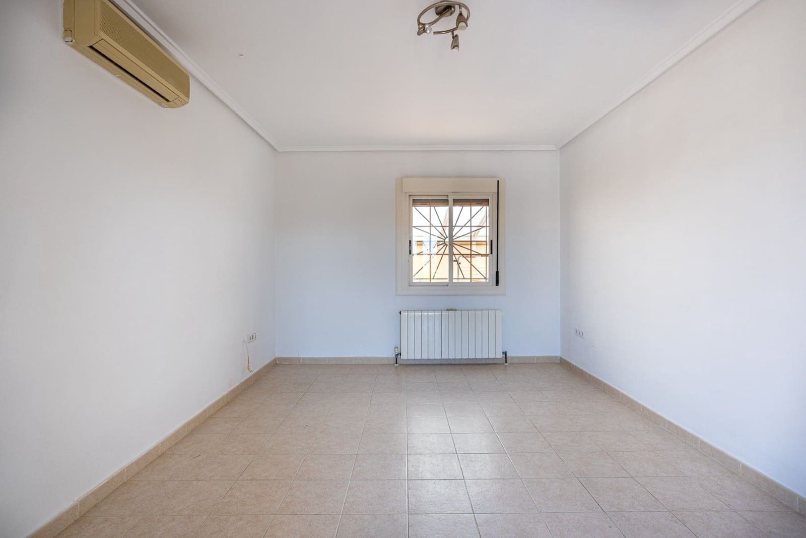 5 bedroom Villa for sale in Benijofar with pool garage - € 449,900 (Ref: 9869354)