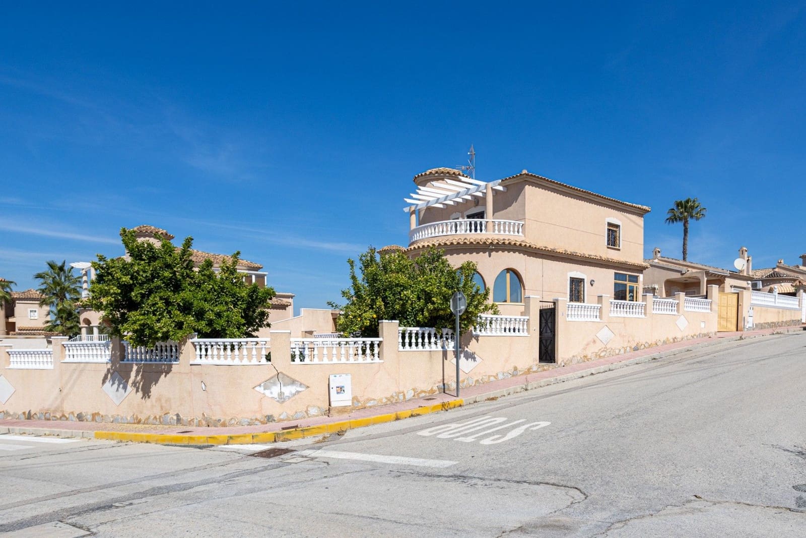 5 bedroom Villa for sale in Benijofar with pool garage - € 449,900 (Ref: 9869354)