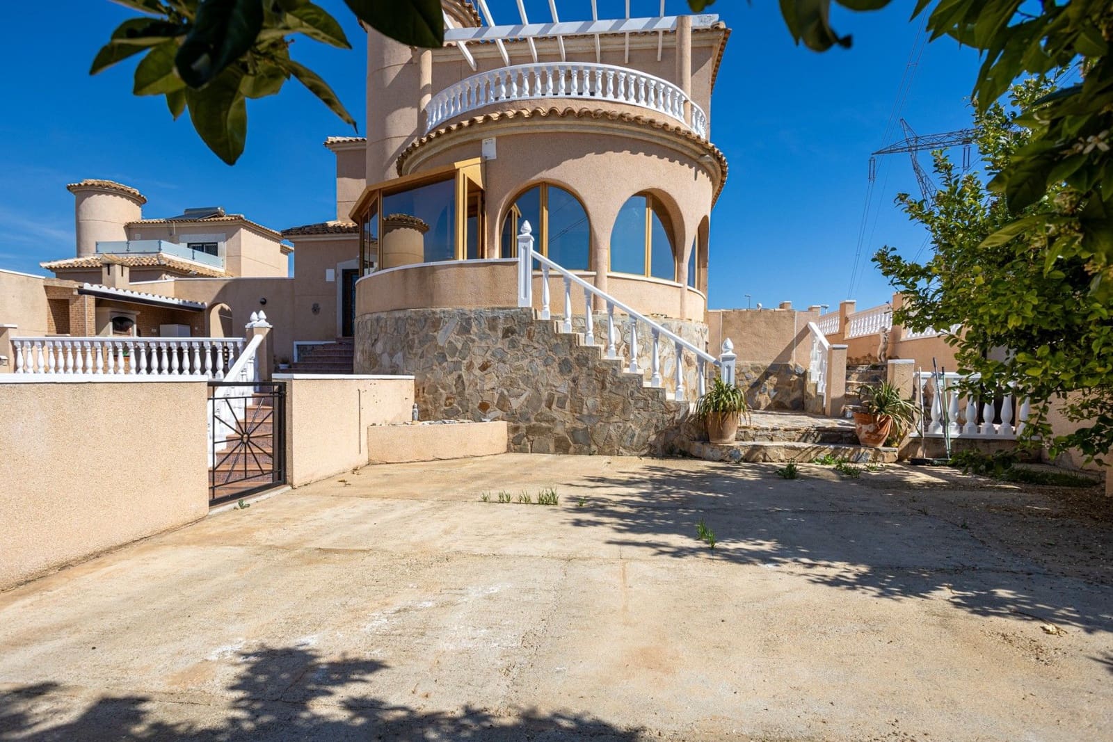 5 bedroom Villa for sale in Benijofar with pool garage - € 449,900 (Ref: 9869354)